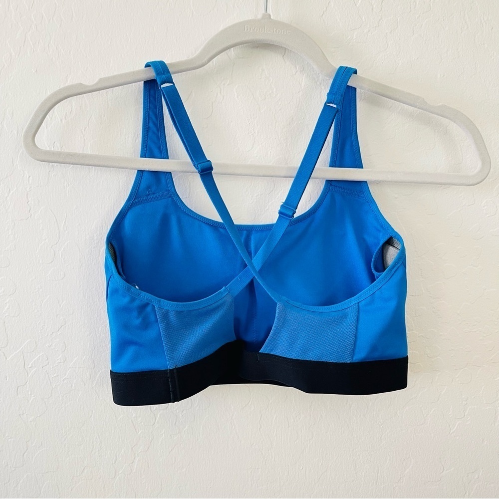Nike Women's Vibrant Blue Sports Bra - Picture 2 of 8